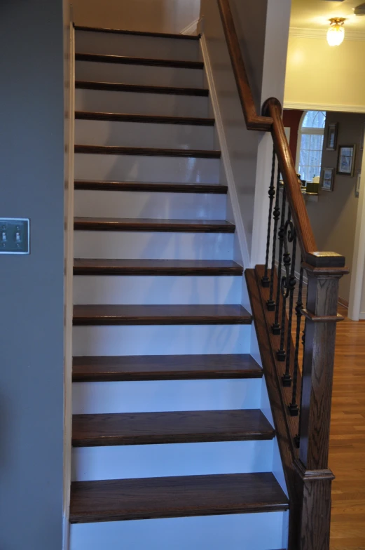 a set of stairs that is being used as a wallpaper in a home