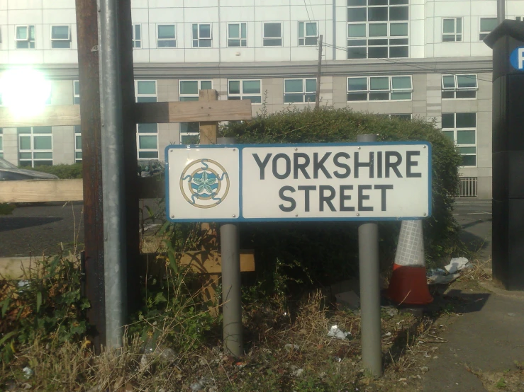 there is a street sign that has been placed on the side of a road