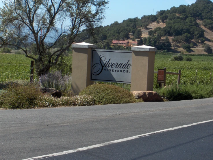 the sign at the entrance to serenadale winery