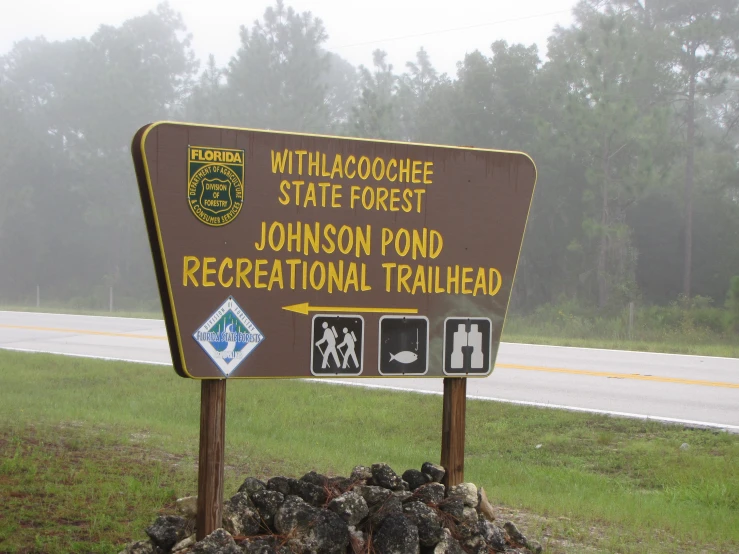 a sign that states where to take the trail