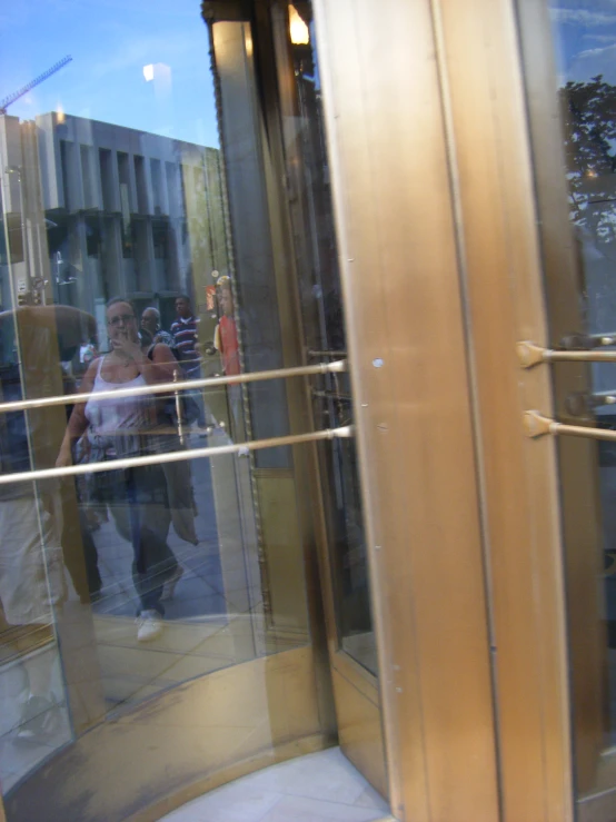 a metal handle is holding the glass door of the building