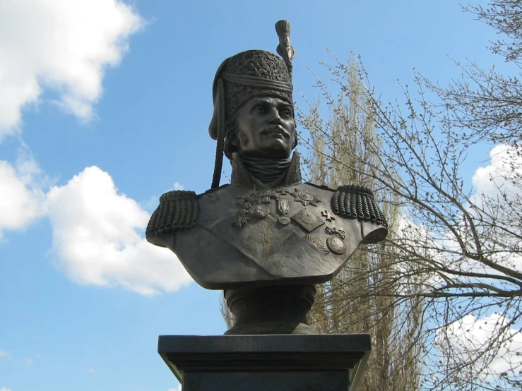 an intricately detailed bust of a man in armor on top of a stone statue