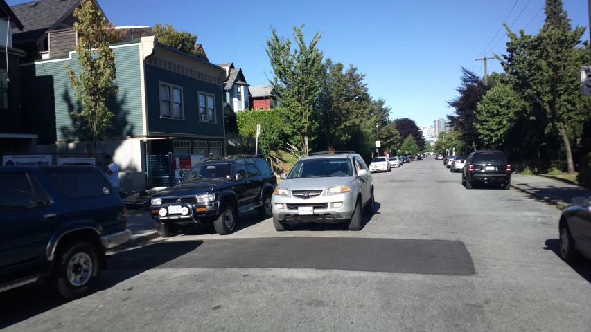 the car is stopped at the traffic light in the street