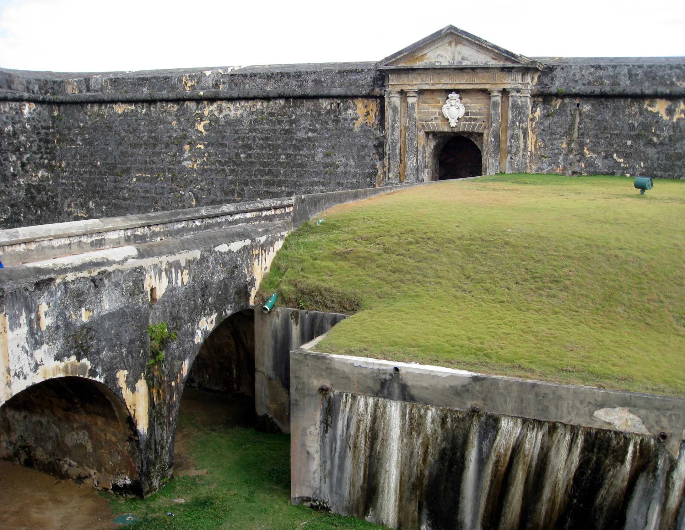 an old cement bridge and tunnel in an old stone structure