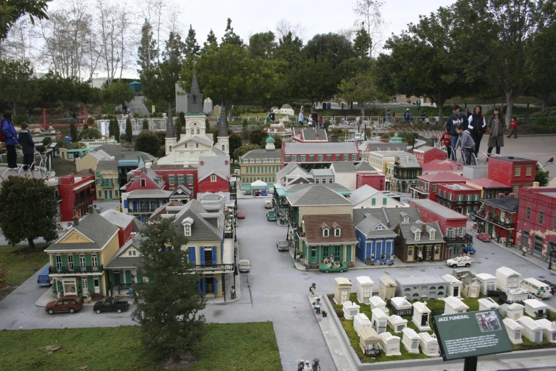 a model town made out of tiny houses and small buildings