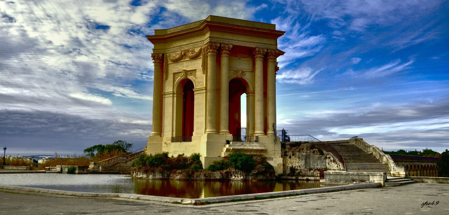 there is a large water fountain in front of the building