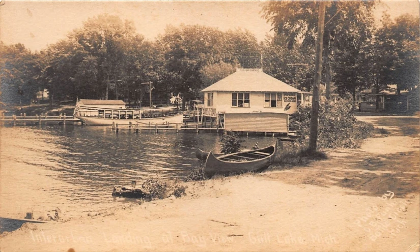 the picture shows the small boats and the water from which are surrounded by houses