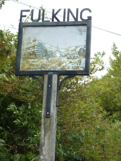 a street sign in front of the forest