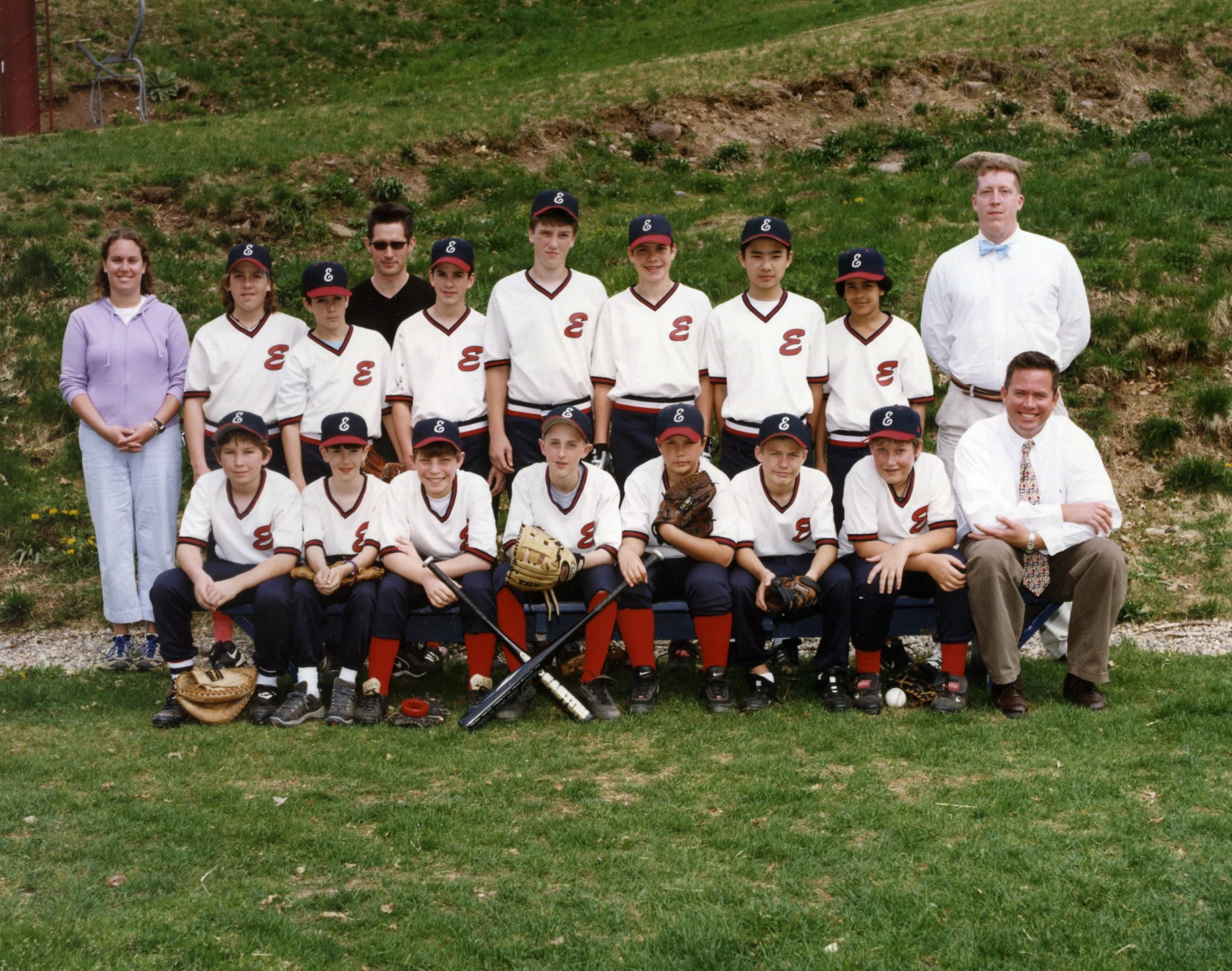 a baseball team pose for a po on the field