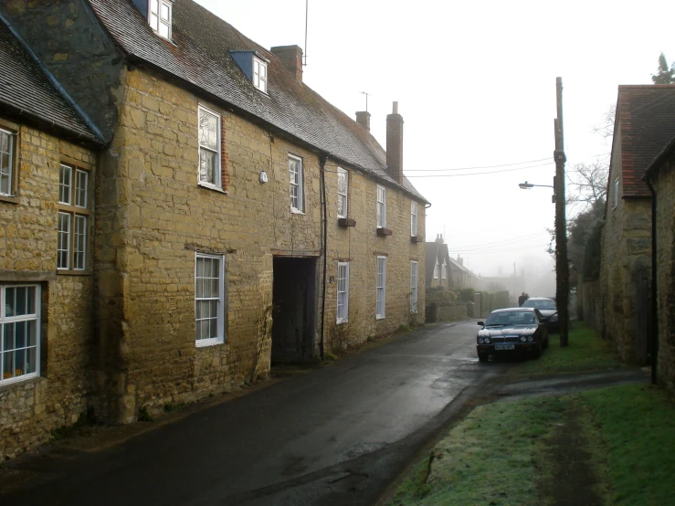 a car parked near two buildings in an alley