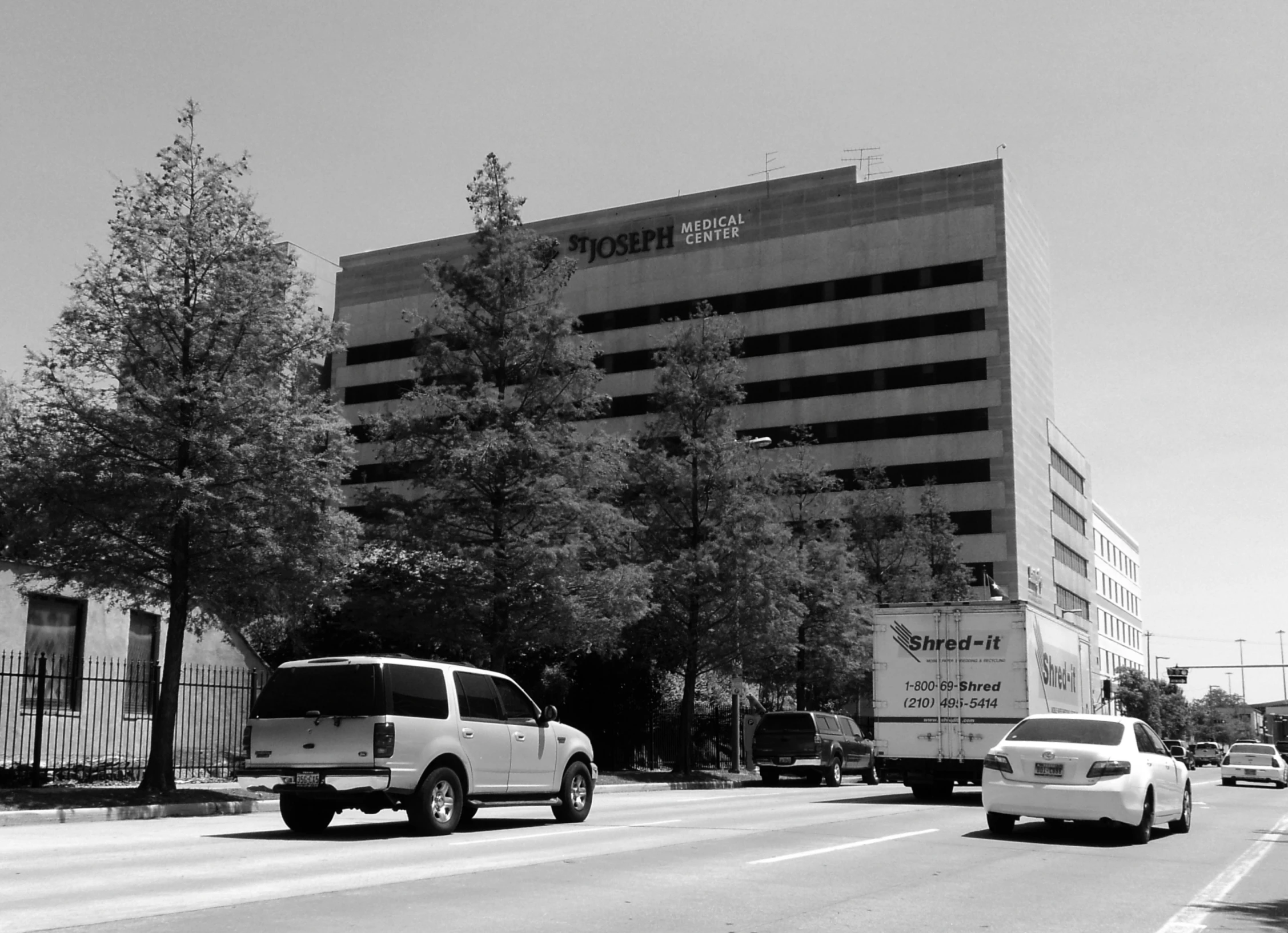 two vans are parked in front of a big building