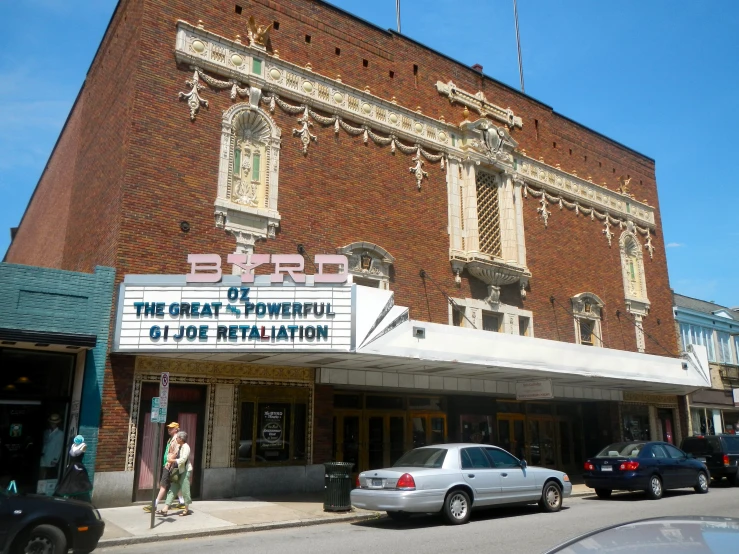 the front side of a theater called the ocean's pipinghouse