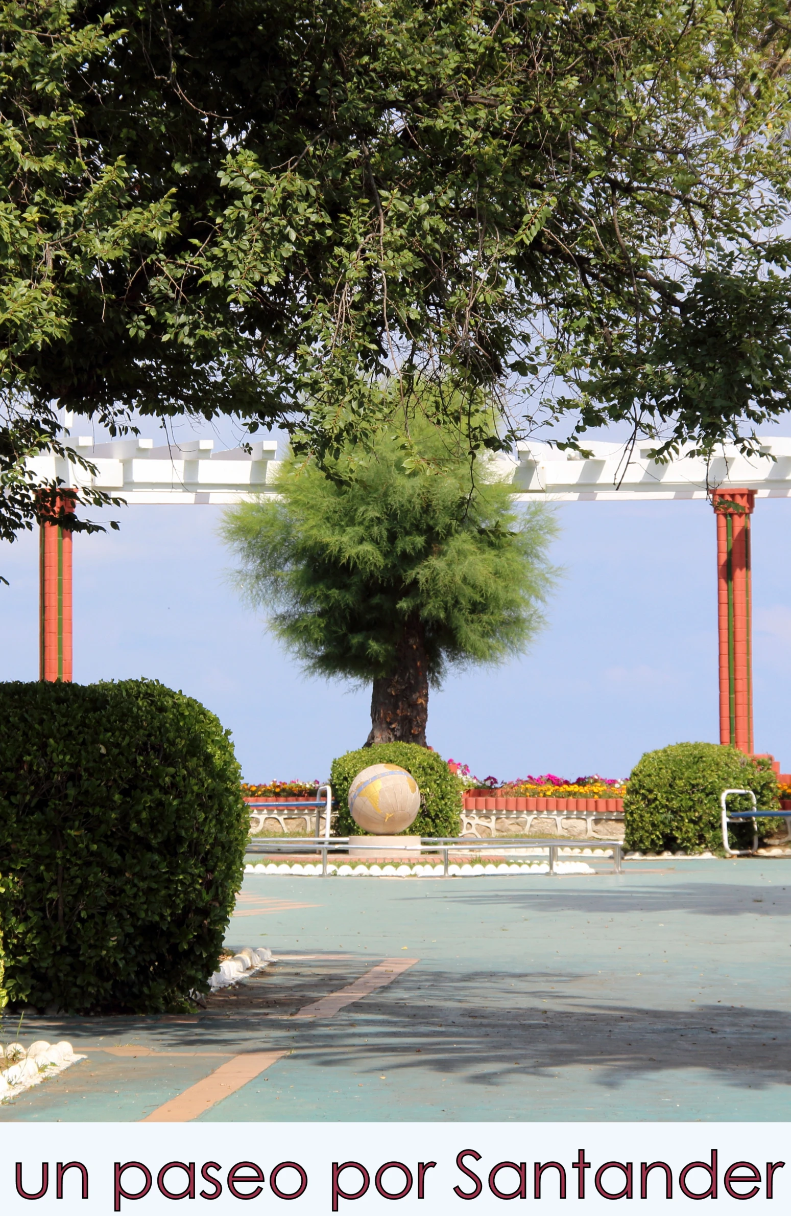 the picture is of the entrance to a park