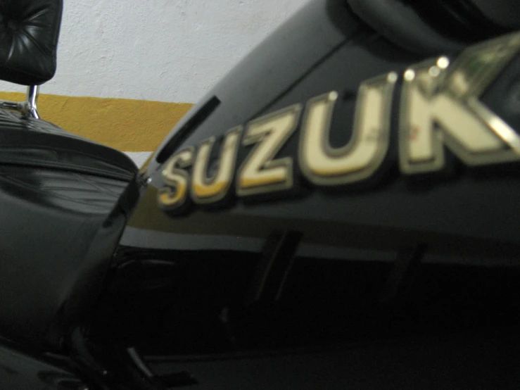 a close up of a motorcycle with the emblem suzuki on it