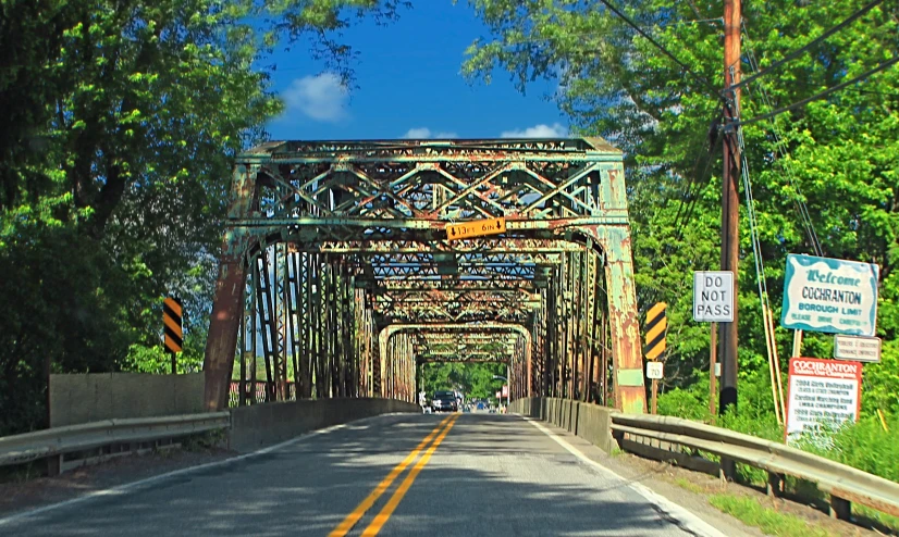 a highway is shown lined with steel trusses