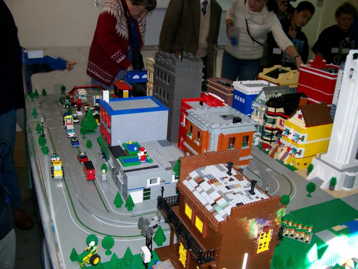 the lego town model is on display in the room