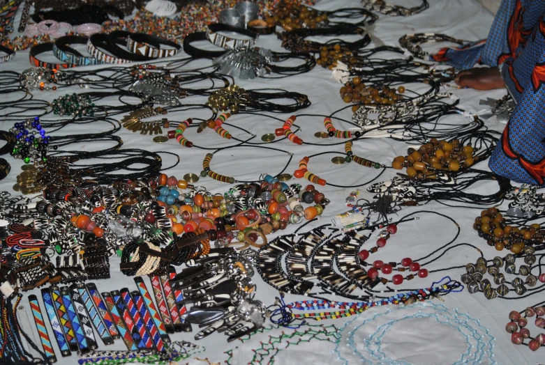 a large pile of jewelry and celets are laying on the bed