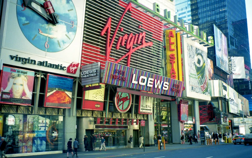 a large crowd of people standing outside of a theater