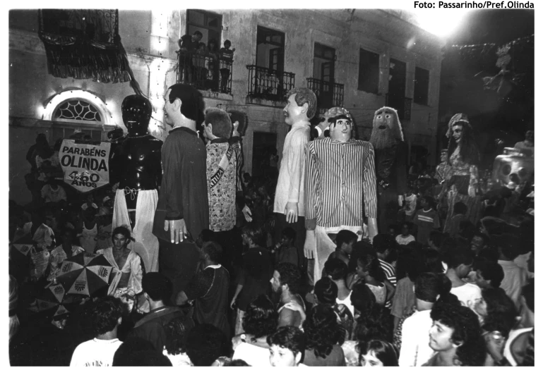 a crowd of people standing around dressed up like clowns