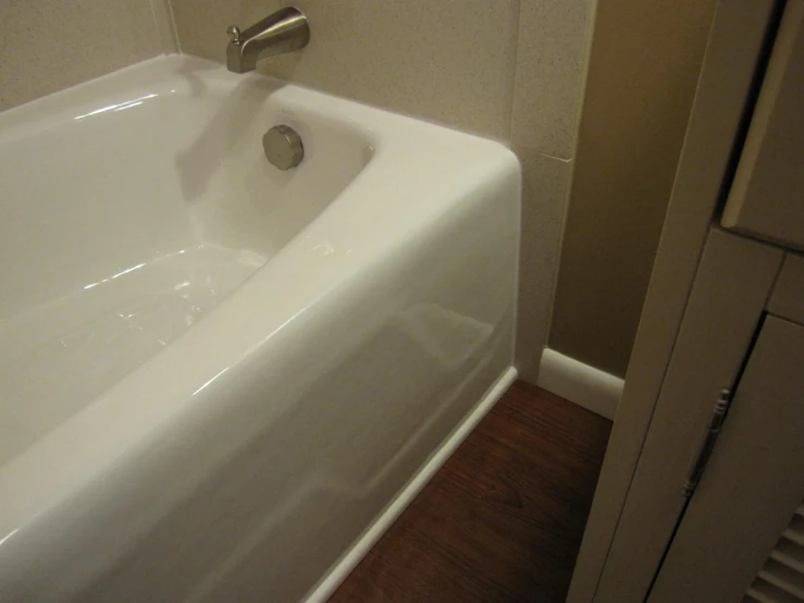 a bathtub that is sitting in the middle of a room