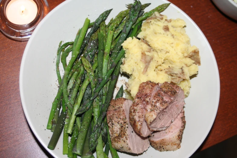 a plate with steak, mashed potatoes and green beans on it