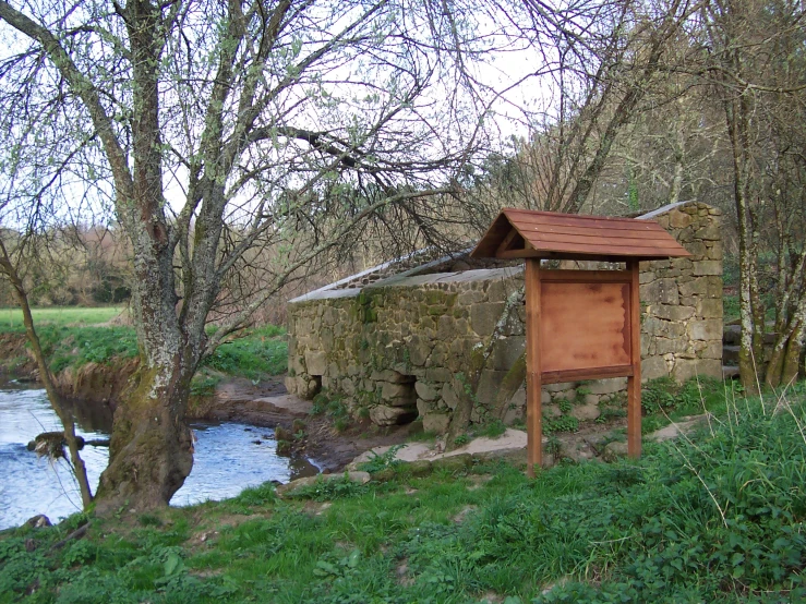 a well sitting next to a small river