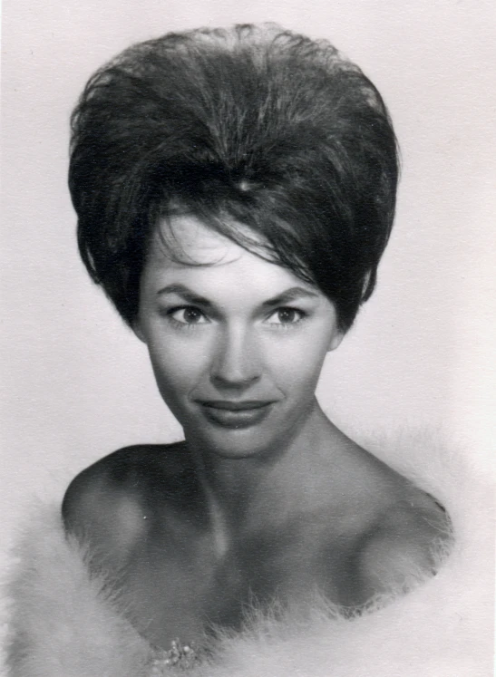 an old po of a beautiful woman with a fur collar