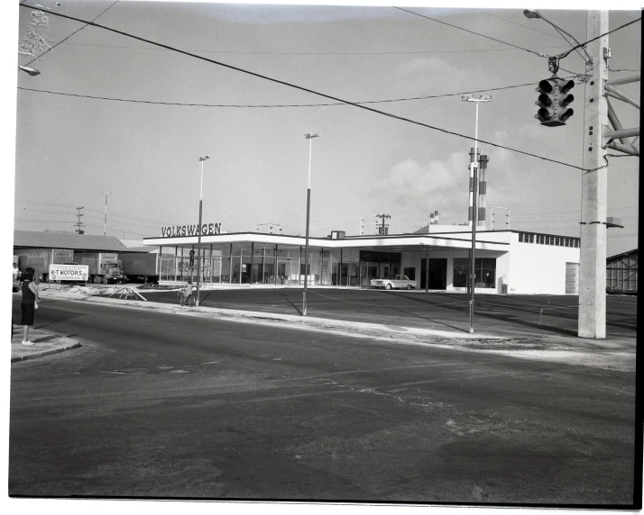 black and white po of cars and a gas station