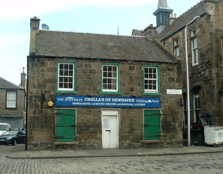 an old brick building with a sign that says the scottish and french language