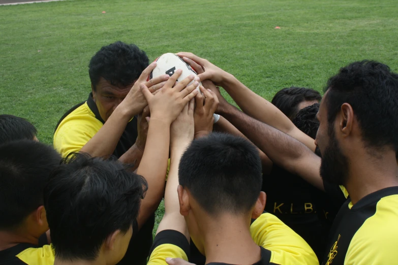 the soccer team huddles together around their coach