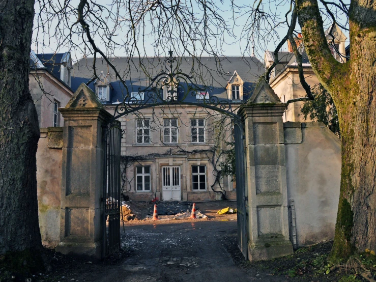 a large entrance to an old fashioned castle next to trees