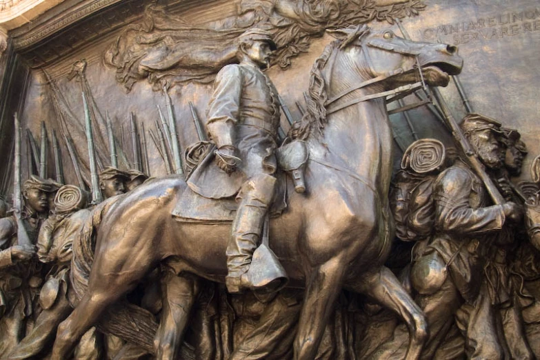 a statue is standing in front of a building