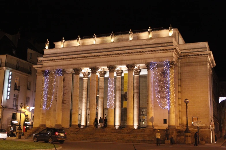 an image of a building with decorations on it