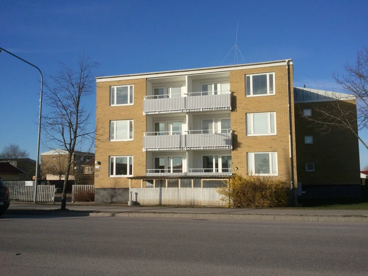 an apartment complex is next to a street