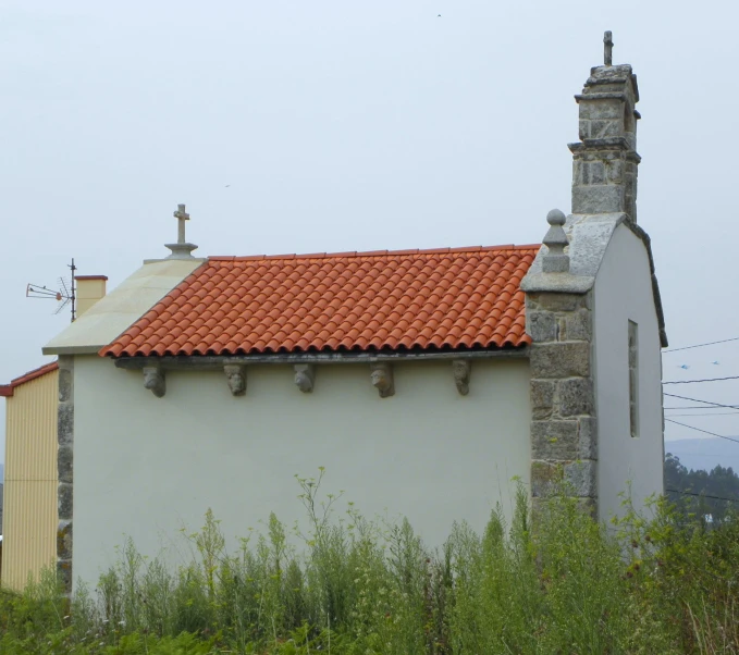 a house with some very nice architecture outside