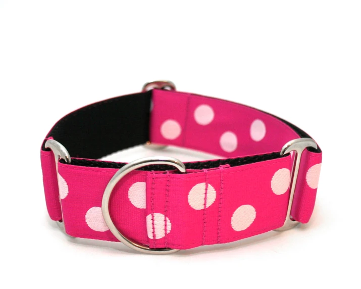 a collar that has a pink polka dot pattern