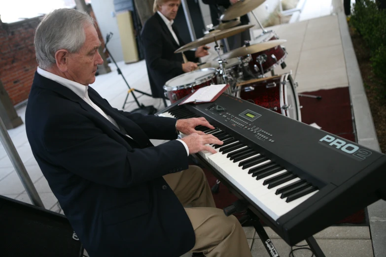 a person that is playing the keyboard in a room