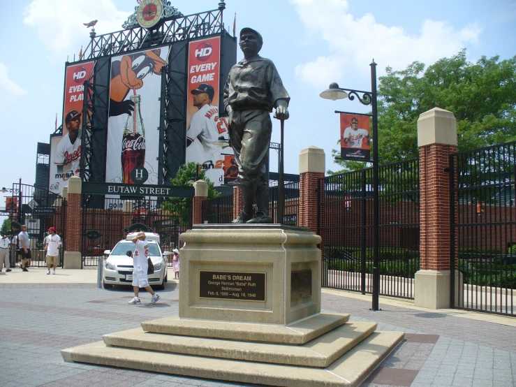 a statue sitting in the middle of a parking lot