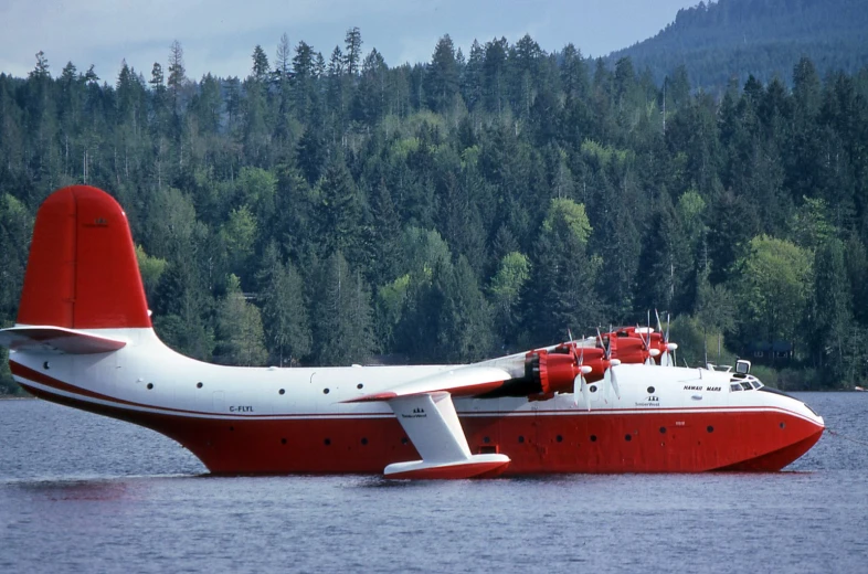 a boat floating in the water on top of a lake