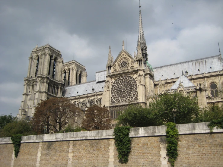 the back side of a large cathedral with a sky background