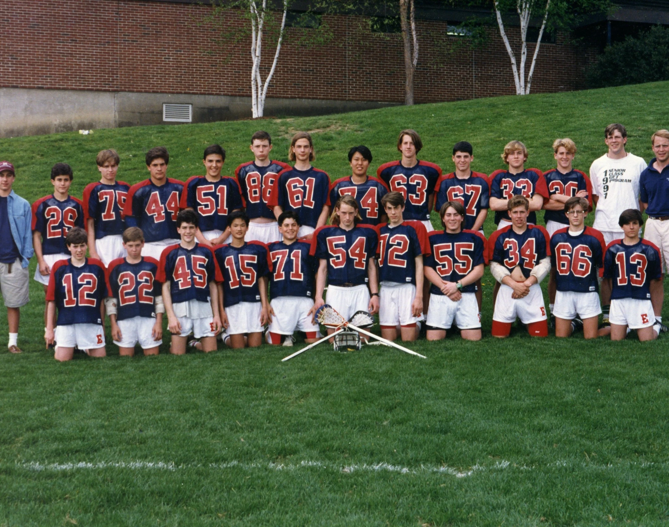 a team po of boys soccer players posing for a group picture