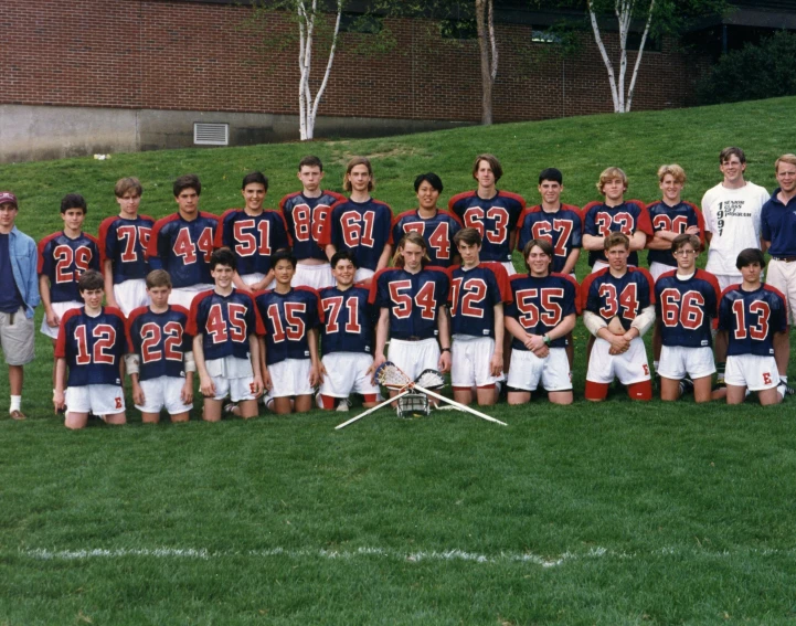 a team po of boys soccer players posing for a group picture