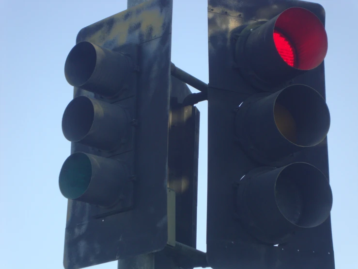 an overhead traffic light with three stop lights lit
