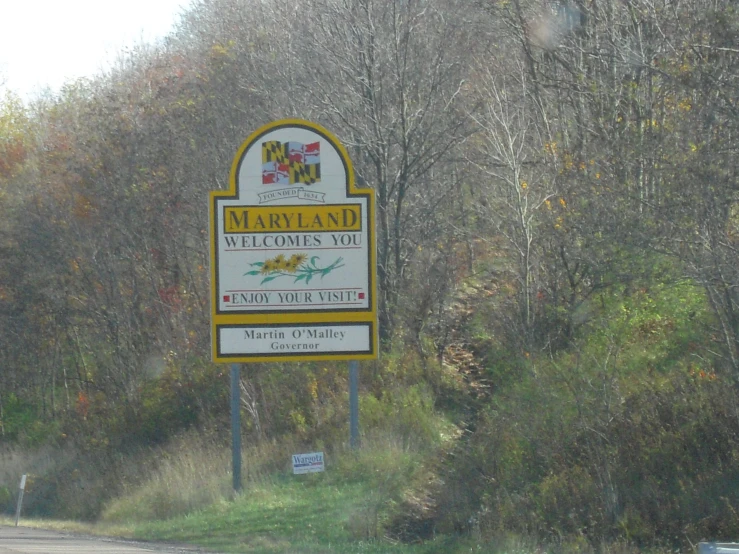 a sign advertising maryand, in the town of washington