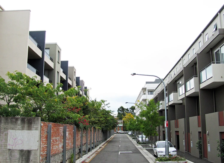 several apartment buildings are next to the street