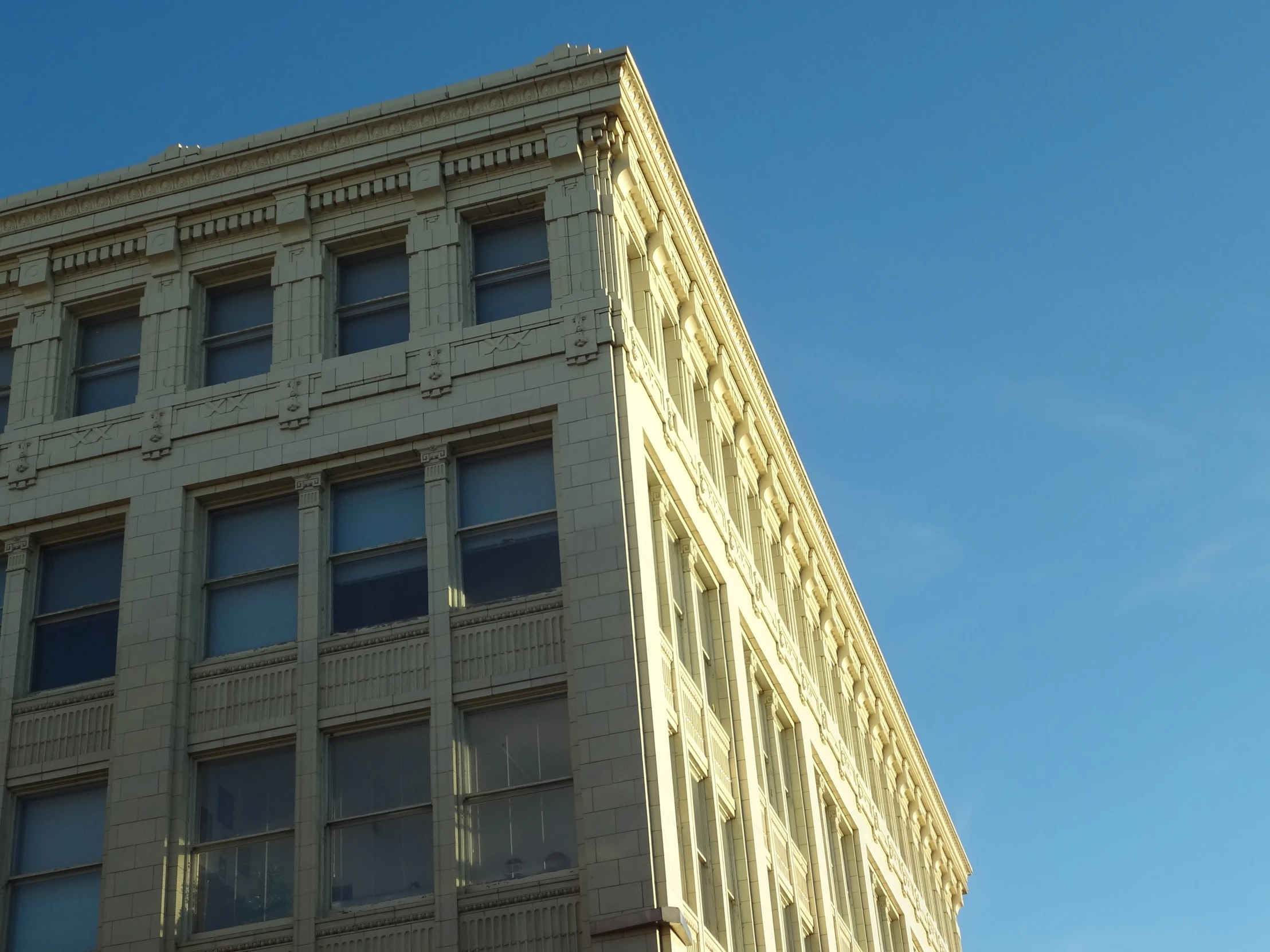 a building with multiple windows on the front