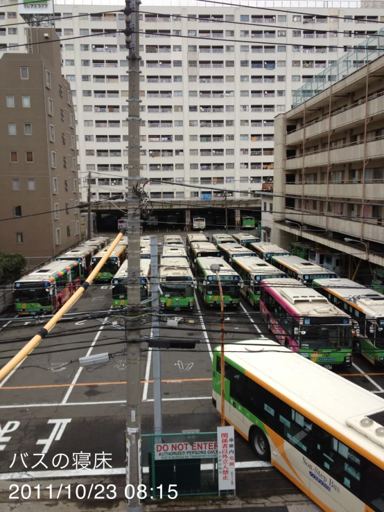 a long line of buses parked outside on the street