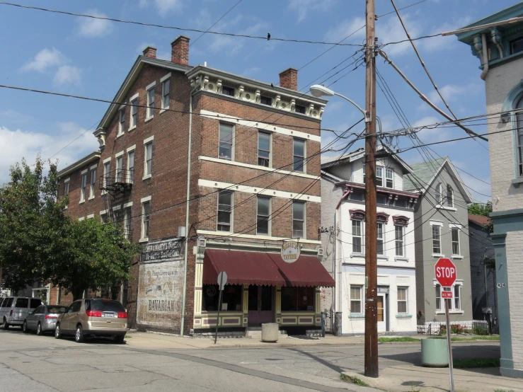 the city store has a stop sign on the corner