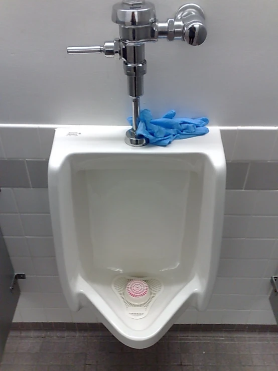 the urinal has been cleaned, but only in it's cleanserum