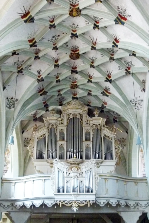 a ceiling with multiple strings and a pipe